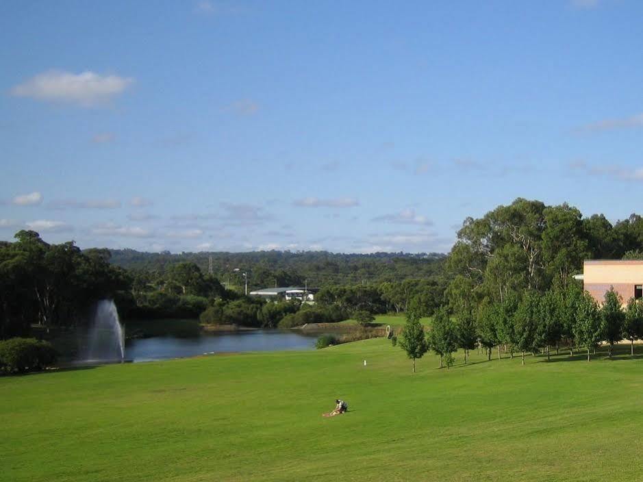 Macquarie University Village Sydney Exteriör bild